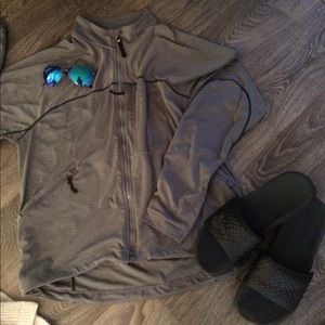🤠SOLD🤠Fox 🦊 men’s light jacket